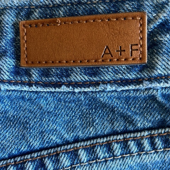 Abercrombie & Fitch Annie Girlfriend - Picture 4 of 4